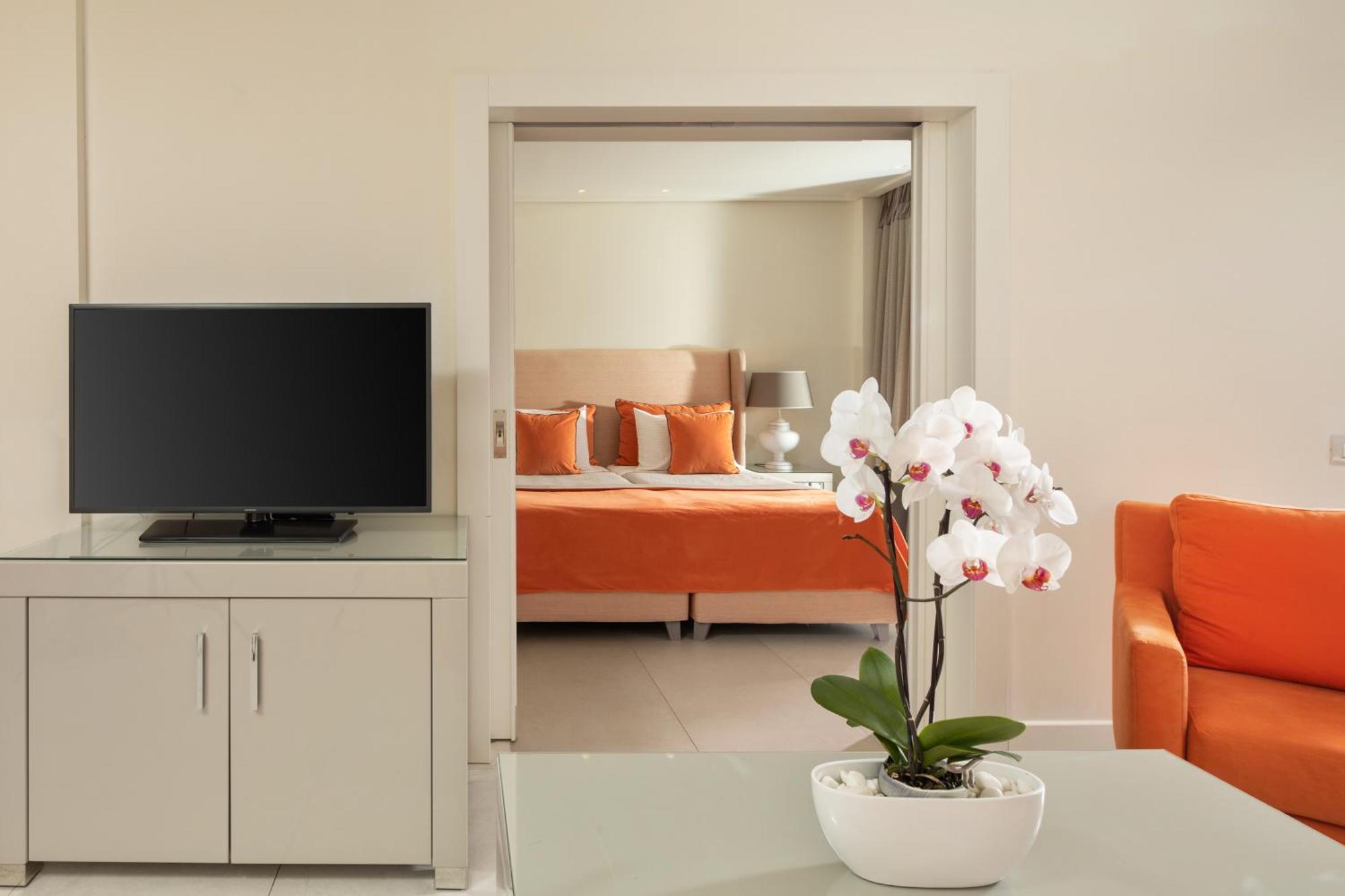 Rodostamo Hotel & Spa- Adults Friendly Kommeno  Exterior photo A suite at the Hilton London Heathrow